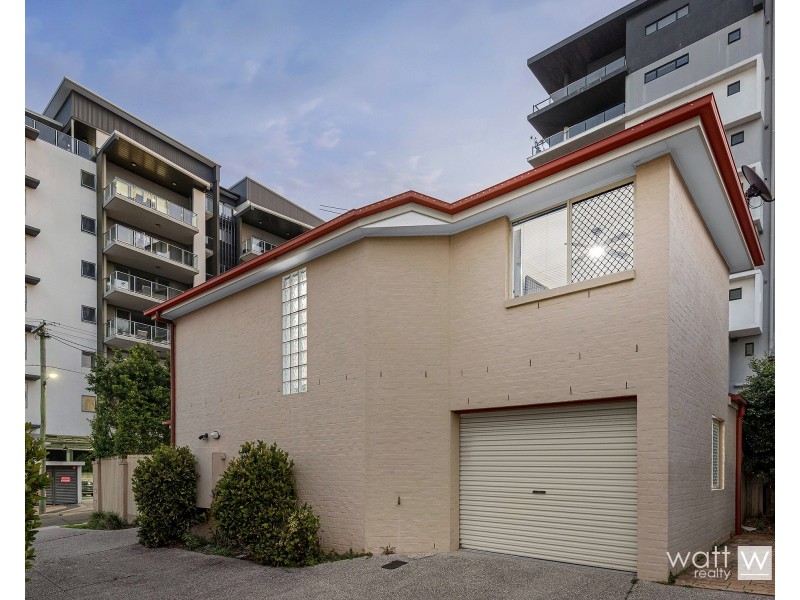 2/55 Latham Street, Chermside QLD 4032