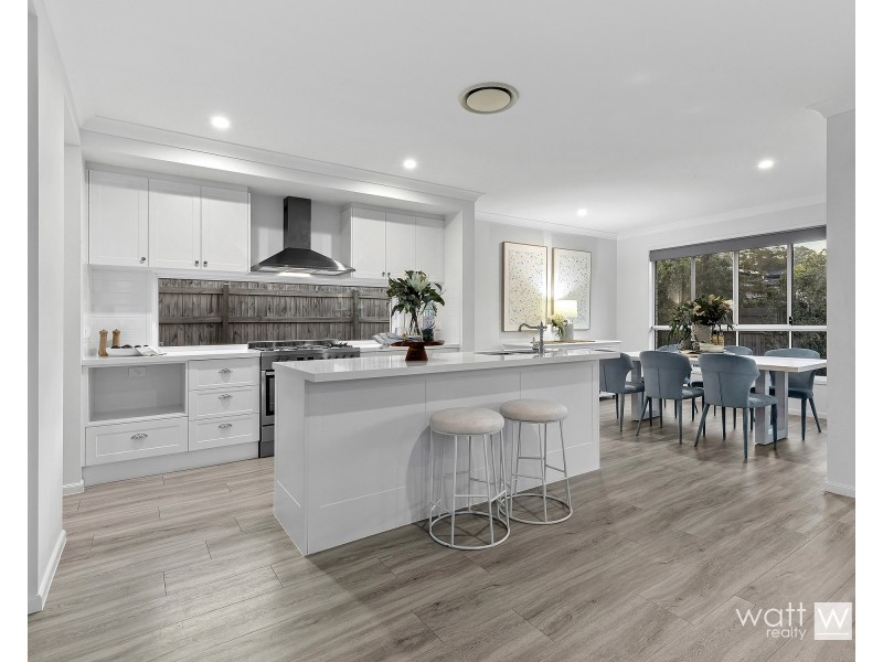 1 Sarsfield Place, Bridgeman Downs QLD 4035