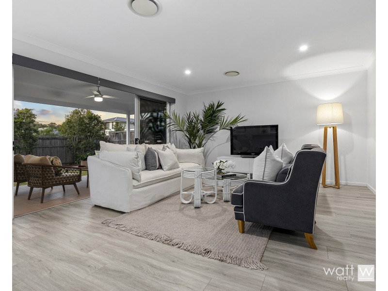 1 Sarsfield Place, Bridgeman Downs QLD 4035