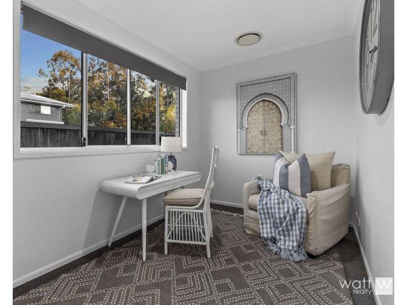 1 Sarsfield Place, Bridgeman Downs QLD 4035