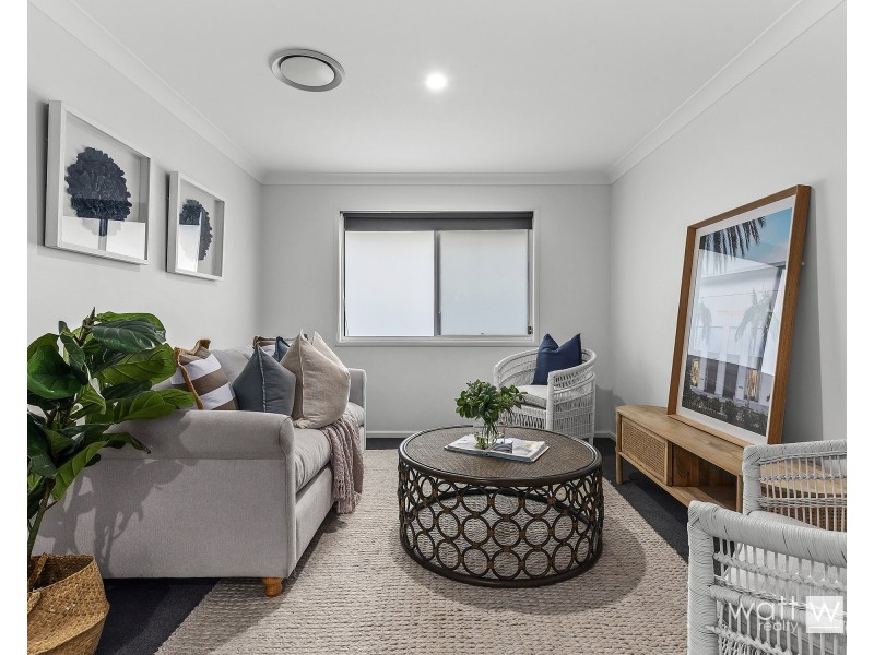 1 Sarsfield Place, Bridgeman Downs QLD 4035