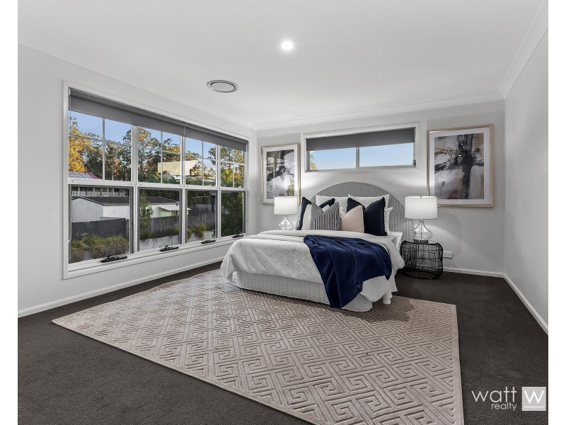 1 Sarsfield Place, Bridgeman Downs QLD 4035