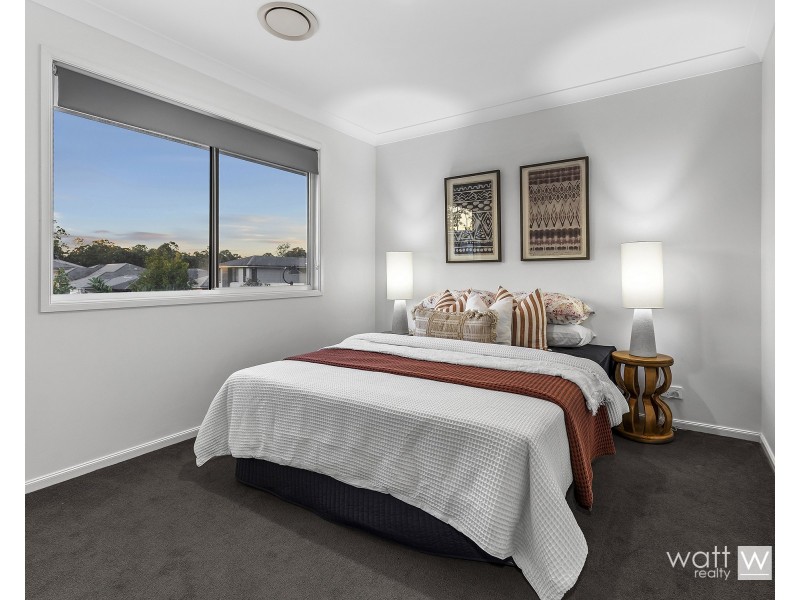 1 Sarsfield Place, Bridgeman Downs QLD 4035