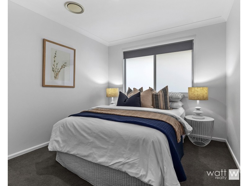 1 Sarsfield Place, Bridgeman Downs QLD 4035