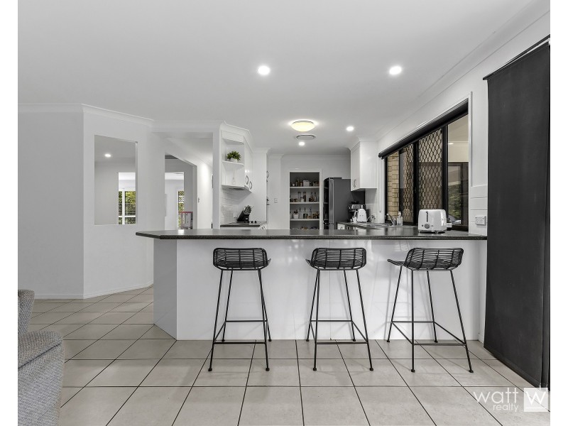 8 Pinehurst Court, Albany Creek QLD 4035