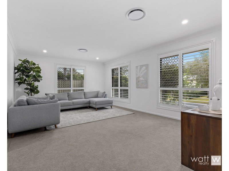 8 Pinehurst Court, Albany Creek QLD 4035