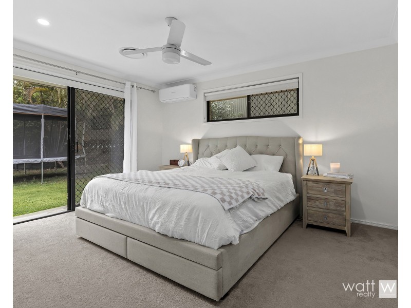 8 Pinehurst Court, Albany Creek QLD 4035