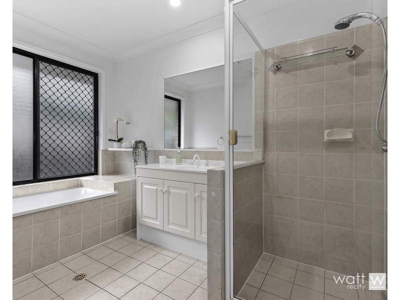 8 Pinehurst Court, Albany Creek QLD 4035