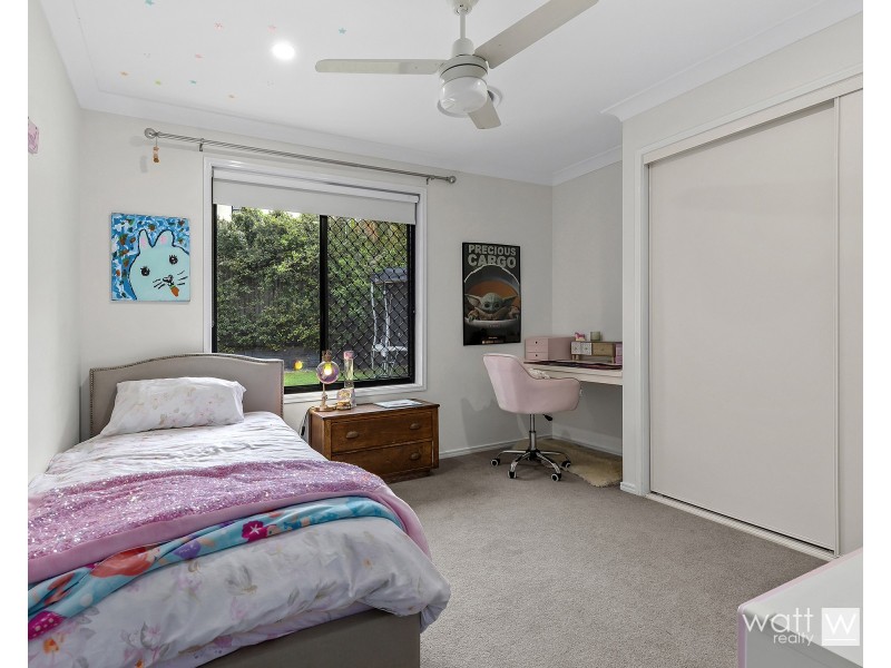 8 Pinehurst Court, Albany Creek QLD 4035