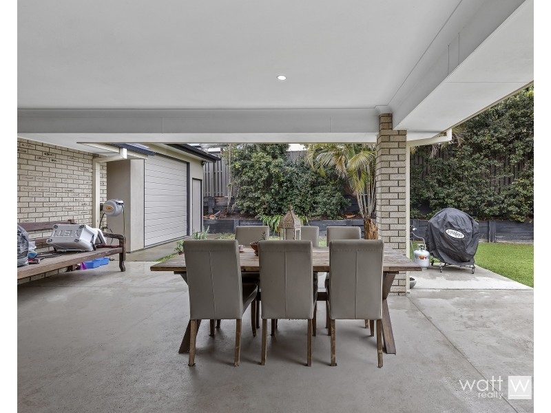 8 Pinehurst Court, Albany Creek QLD 4035