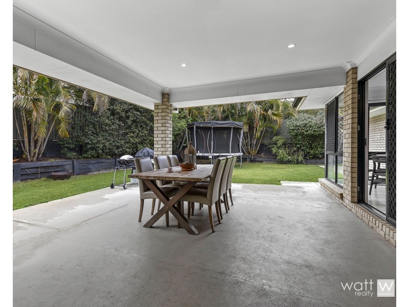 8 Pinehurst Court, Albany Creek QLD 4035