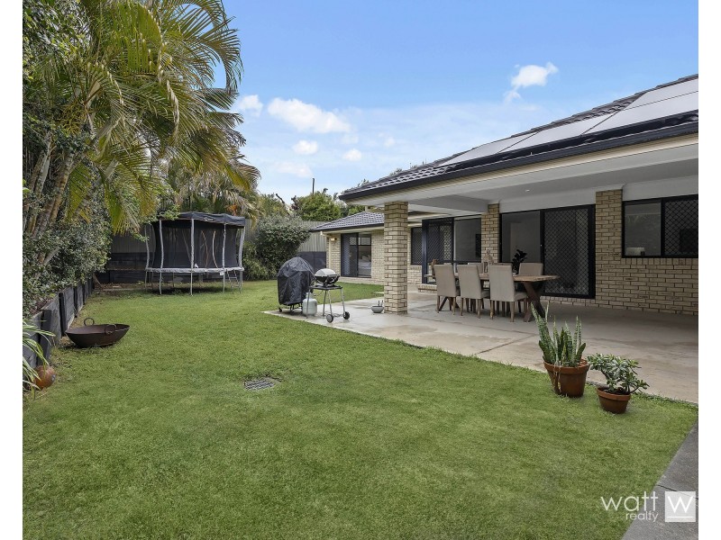 8 Pinehurst Court, Albany Creek QLD 4035