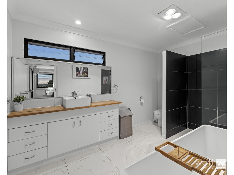 7 Meilland Court, Eatons Hill QLD 4037