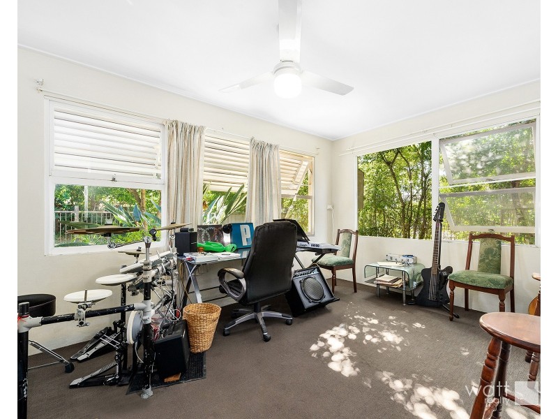 35 Gowen Street, Shorncliffe QLD 4017