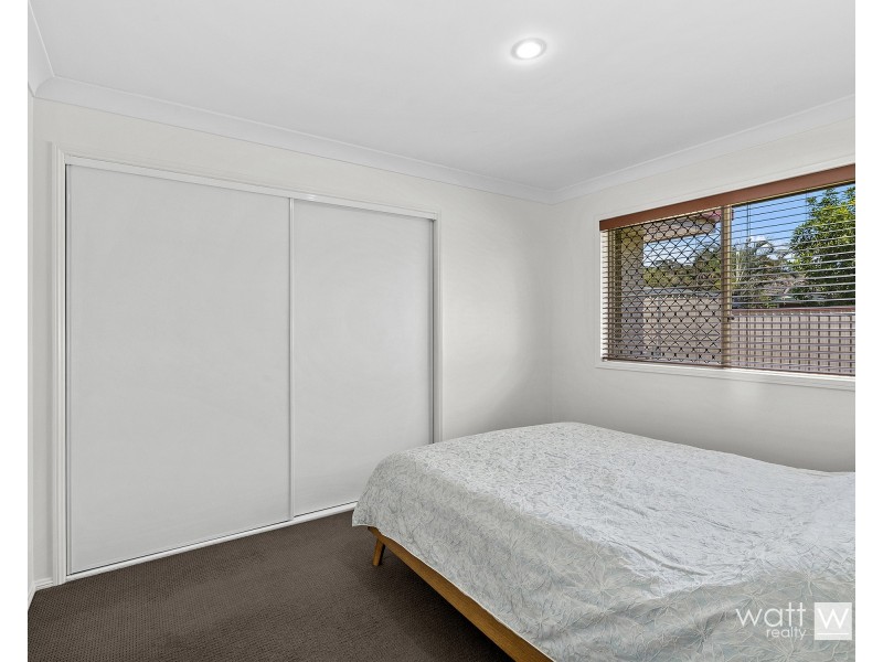 4 Elizabeth Place, Brighton QLD 4017