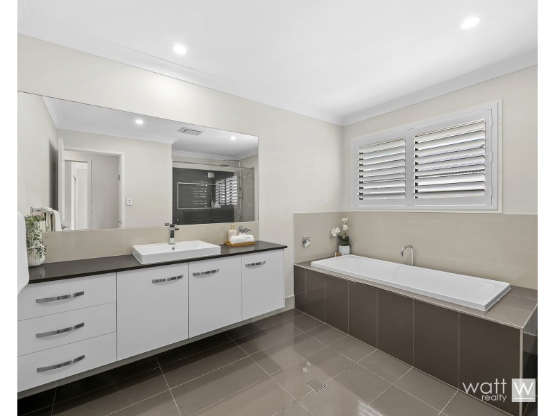 13 Dewberry Place, Bridgeman Downs QLD 4035