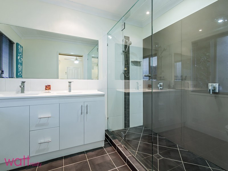 668 Robinson Road, Aspley QLD 4034