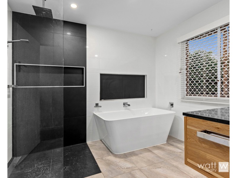 16 Cranbourne Street, Chermside West QLD 4032