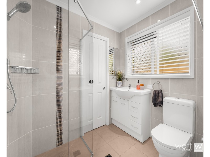 8 Costner Place, Mcdowall QLD 4053