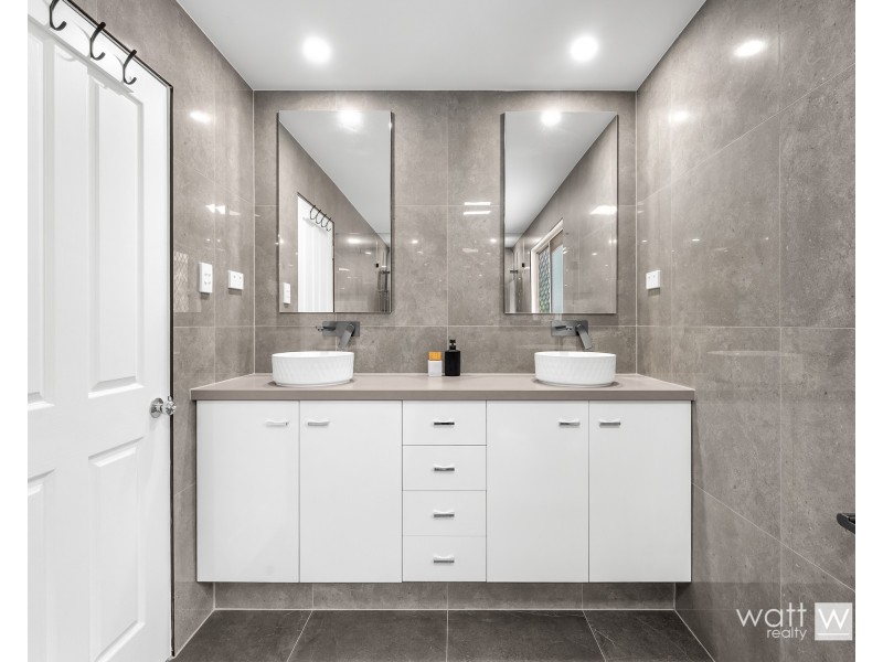 8 Costner Place, Mcdowall QLD 4053