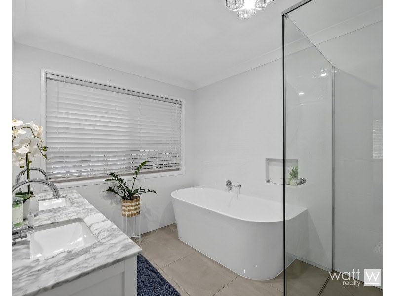 5 Lytham Court, Albany Creek QLD 4035