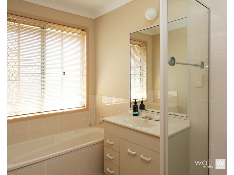 8 Rose Crescent, Fitzgibbon QLD 4018