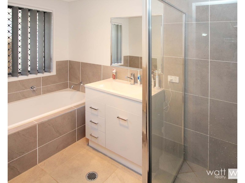 2/45 Jones Street, Rothwell QLD 4022