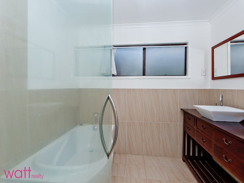 12 Wandearah Crescent, Ferny Hills QLD 4055