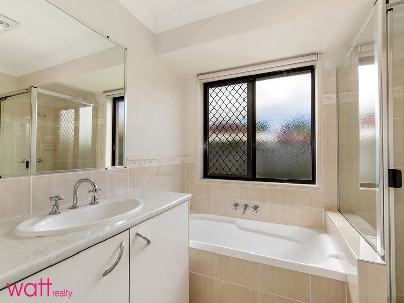 12 Sundoes Court, Kallangur QLD 4503