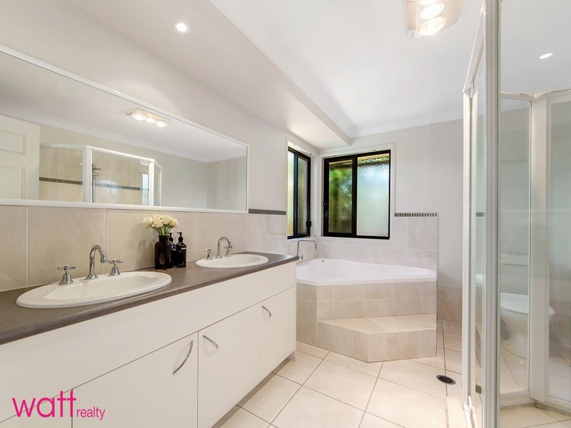 2 Queens Circuit, Geebung QLD 4034