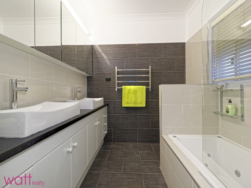 10 Signal Row, Shorncliffe QLD 4017