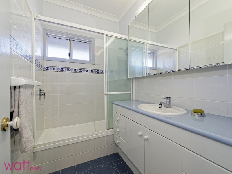 10 Signal Row, Shorncliffe QLD 4017