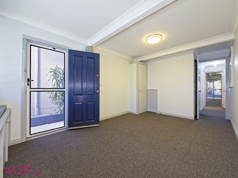 10 Signal Row, Shorncliffe QLD 4017