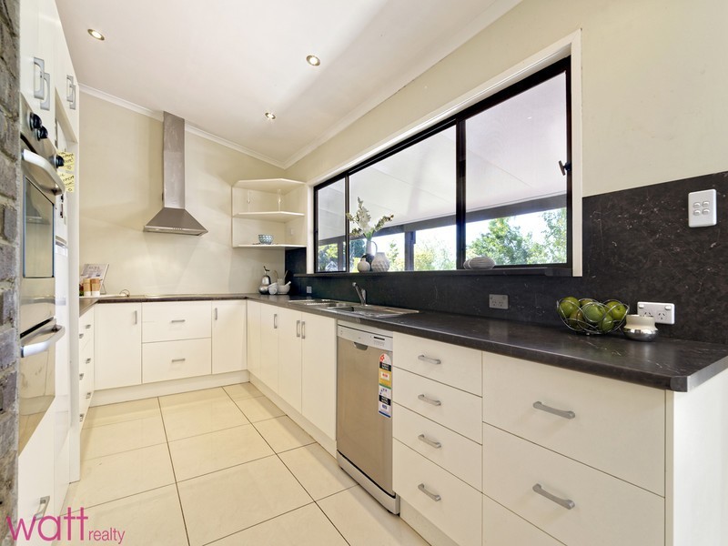 8 Dimboola Street, Bridgeman Downs QLD 4035