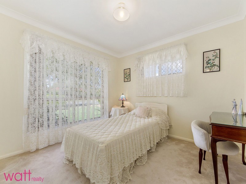 33 Bangalow Street, Bridgeman Downs QLD 4035