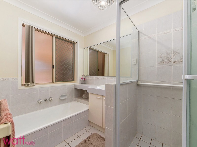 33 Bangalow Street, Bridgeman Downs QLD 4035