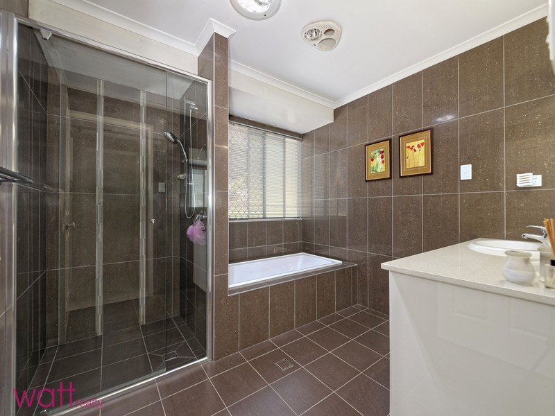 12 Prasada Court, Eatons Hill QLD 4037