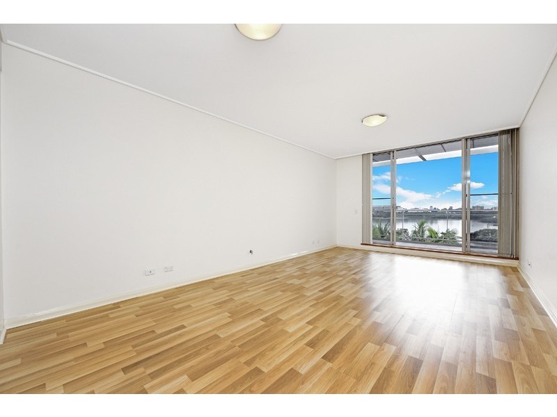 682/4 The Crescent, Wentworth Point NSW 2127