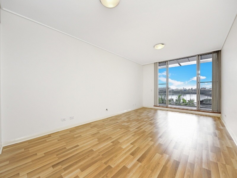 682/4 The Crescent, Wentworth Point NSW 2127