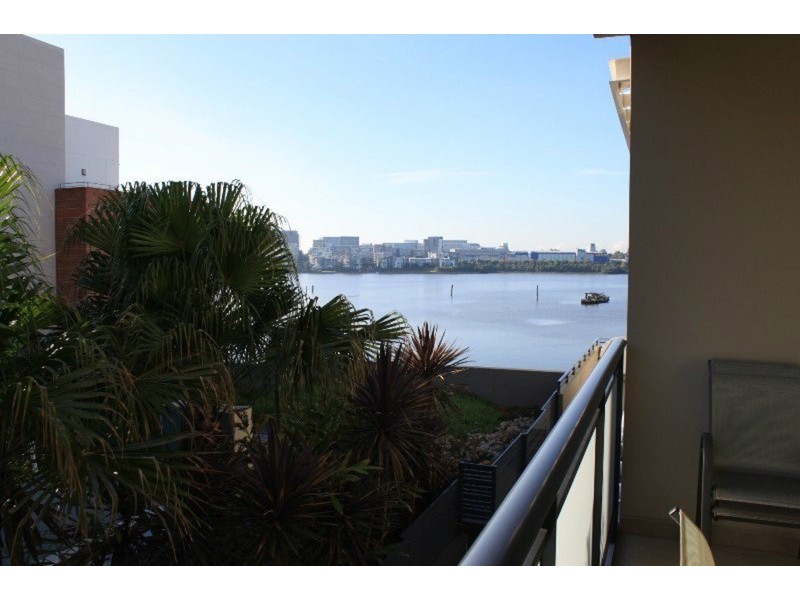 472/4 The Crescent – Valencia, Wentworth Point NSW 2127