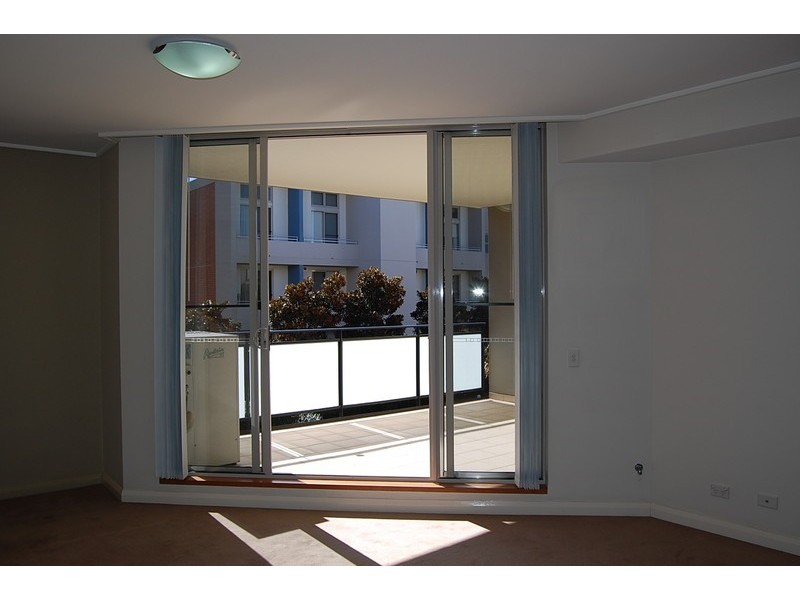 472/4 The Crescent – Valencia, Wentworth Point NSW 2127