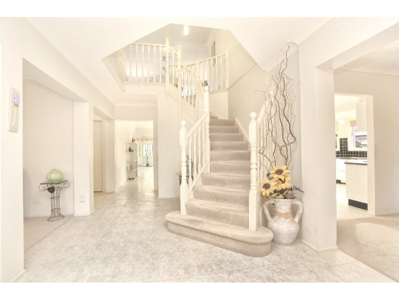 9 Hadlow Close, Beaumont Hills NSW 2155