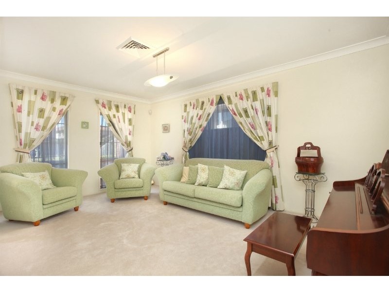 9 Hadlow Close, Beaumont Hills NSW 2155