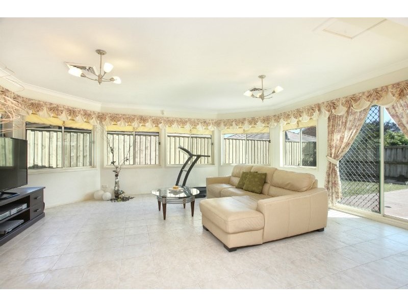 9 Hadlow Close, Beaumont Hills NSW 2155