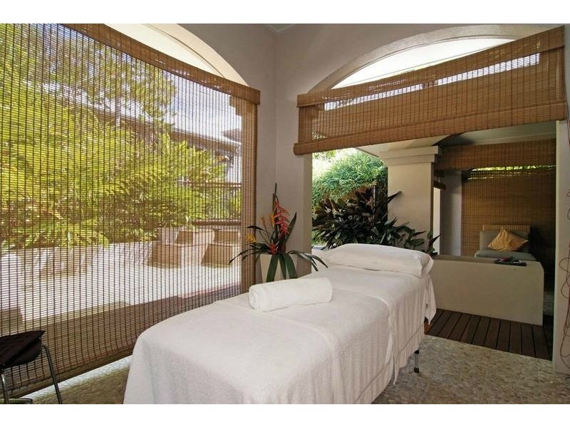 81 Cedar Rd, Palm Cove QLD 4879