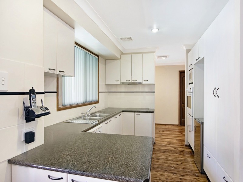 228 Lakedge Ave, Berkeley Vale NSW 2261