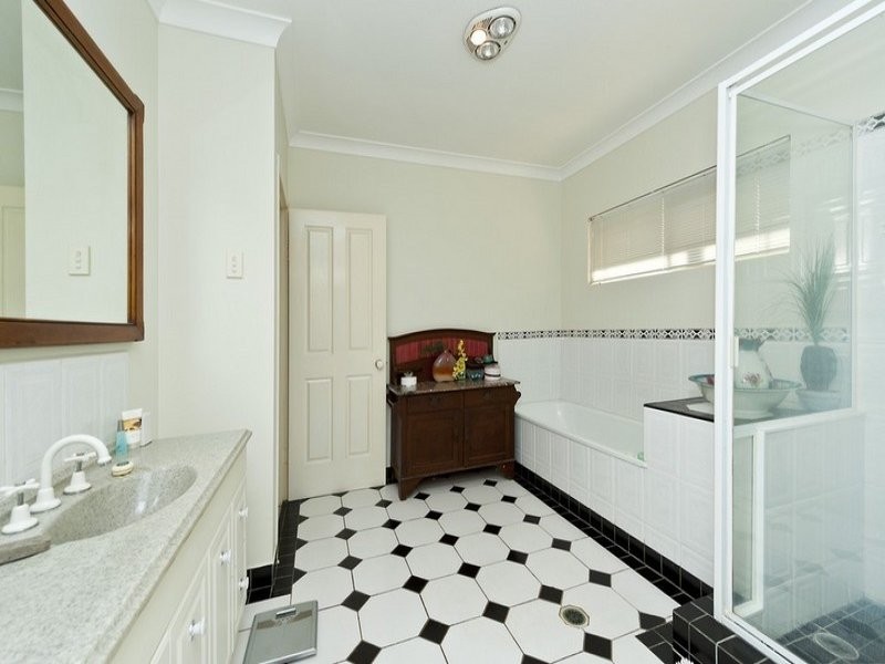 14 Myall Place, Bridgeman Downs QLD 4035