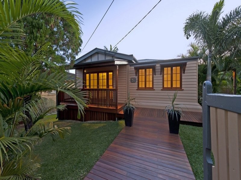 74 Maundrell Terrace, Chermside West QLD 4032