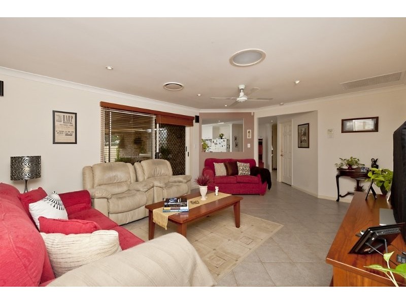 98 Oxford Cr, Bridgeman Downs QLD 4035