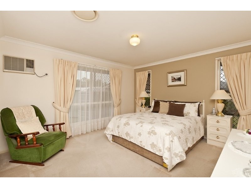 98 Oxford Cr, Bridgeman Downs QLD 4035